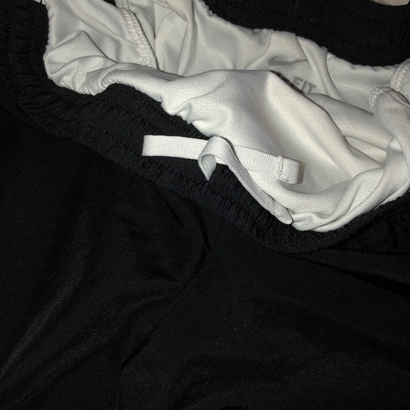 NIKE RUNNING SHORTS 🏃🏽‍♀️ - Picture 3 of 3